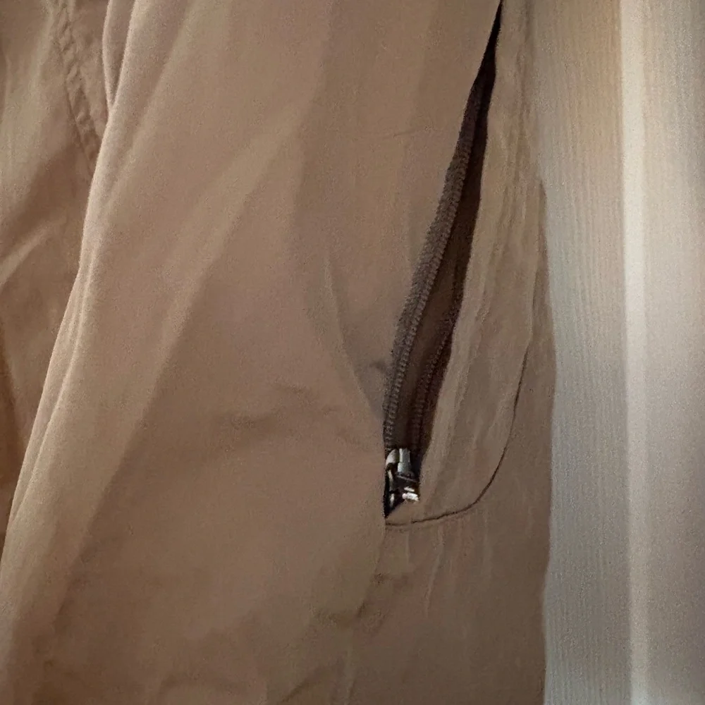 Orvis Outdoor Rain Jacket - Picture 10 of 12